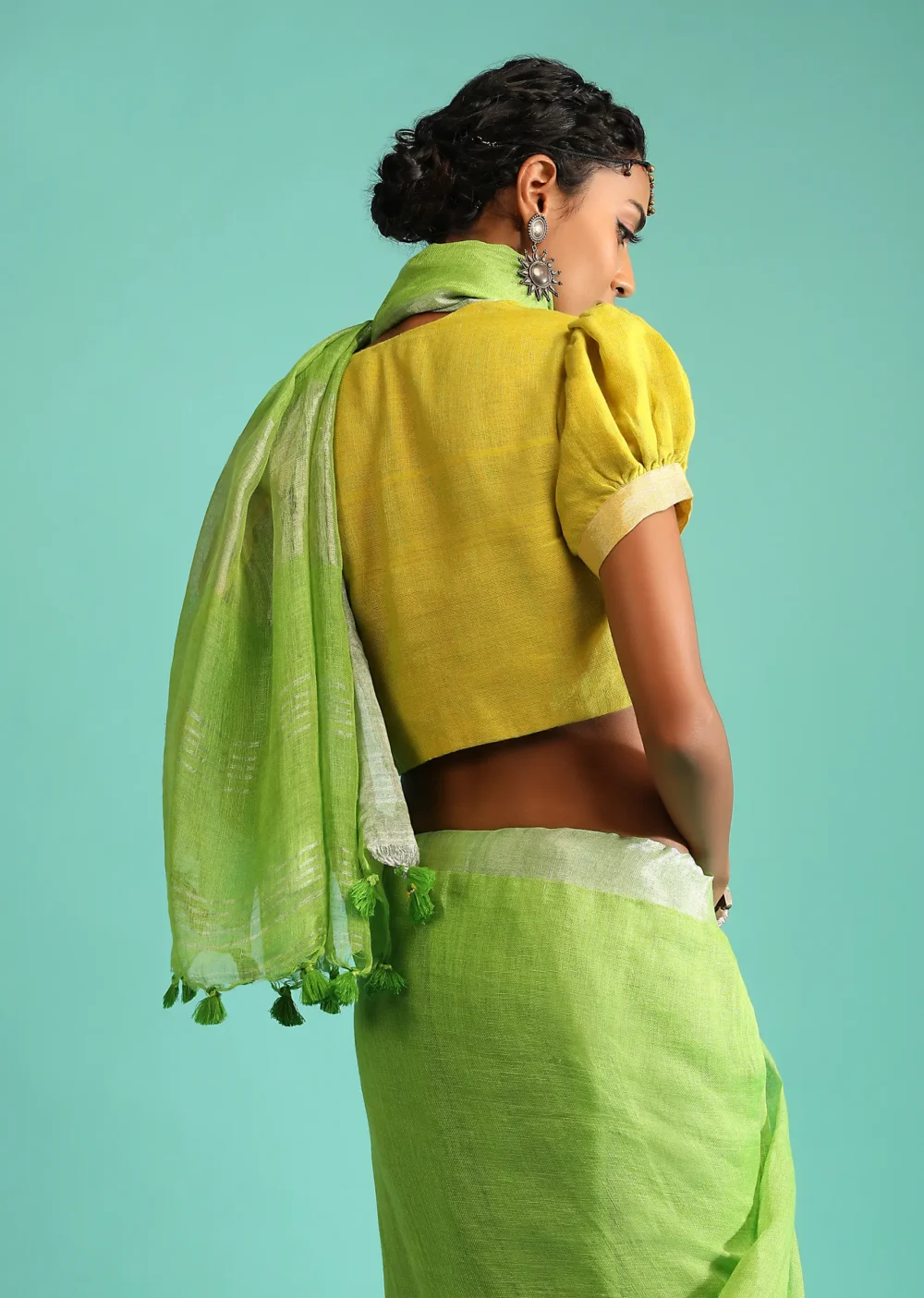 Parrot Green Saree In Linen With Silver Brocade Border And Striped Pallu Along With Yellow Unstitched Blouse - Image 5